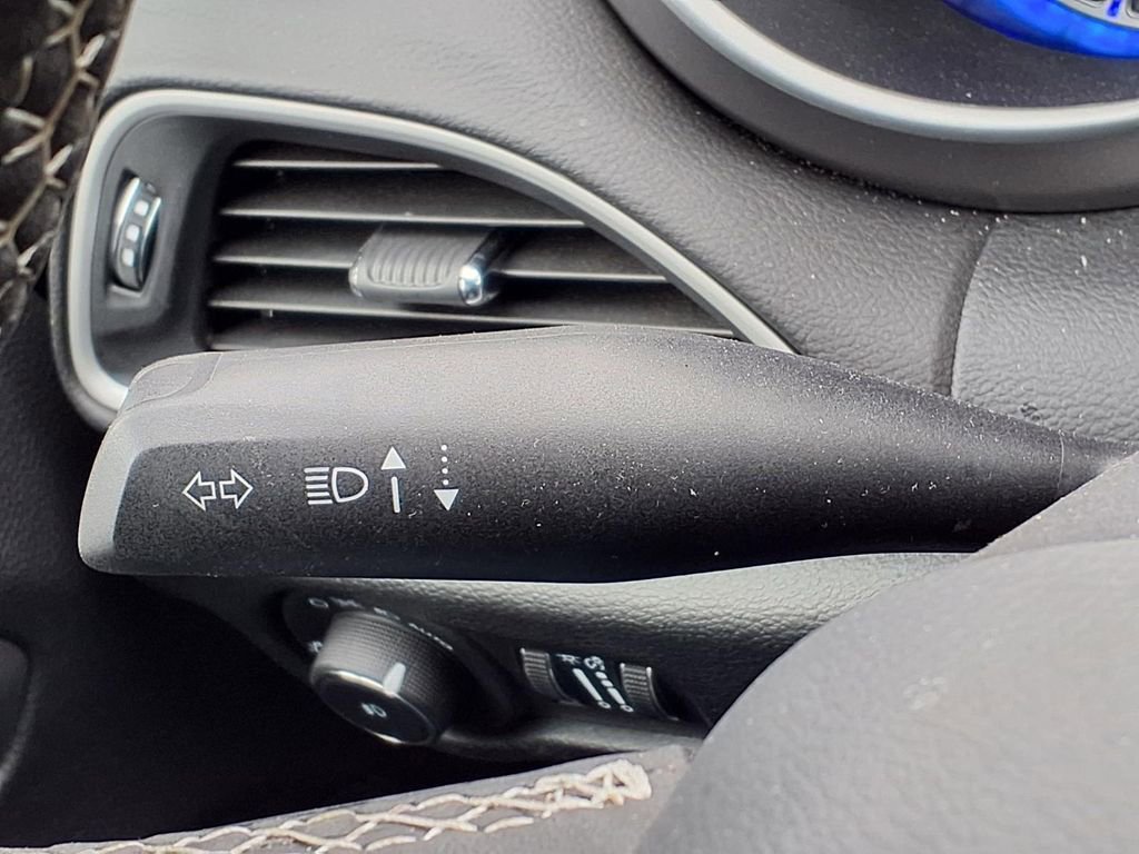 Used 2025 Chrysler Pacifica Select image 24