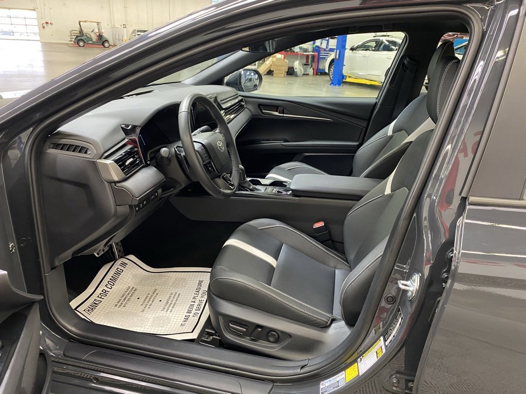Used 2025 Toyota Camry Hybrid image 24