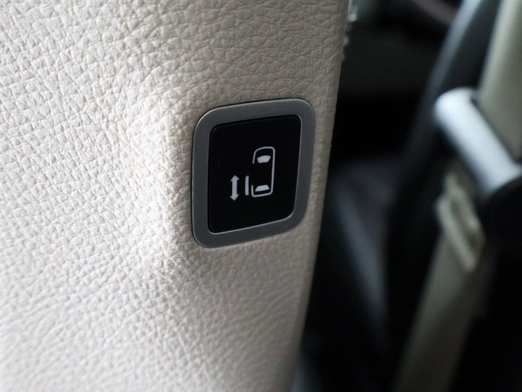 Used 2024 Chrysler Pacifica Touring-L FWD image 47