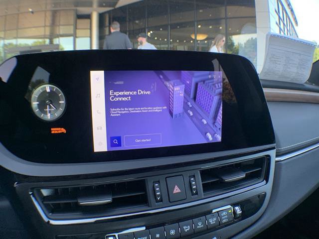 Used 2025 Lexus ES 300h w/ Premium Package image 10