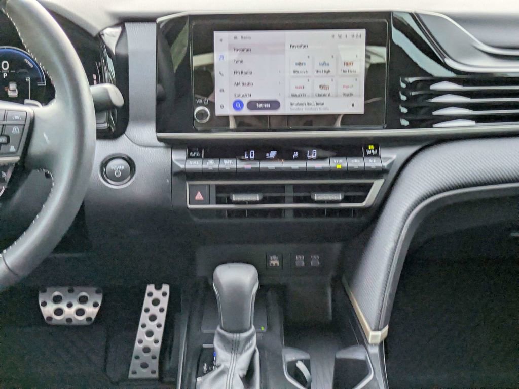 Used 2025 Toyota Camry SE FWD image 19