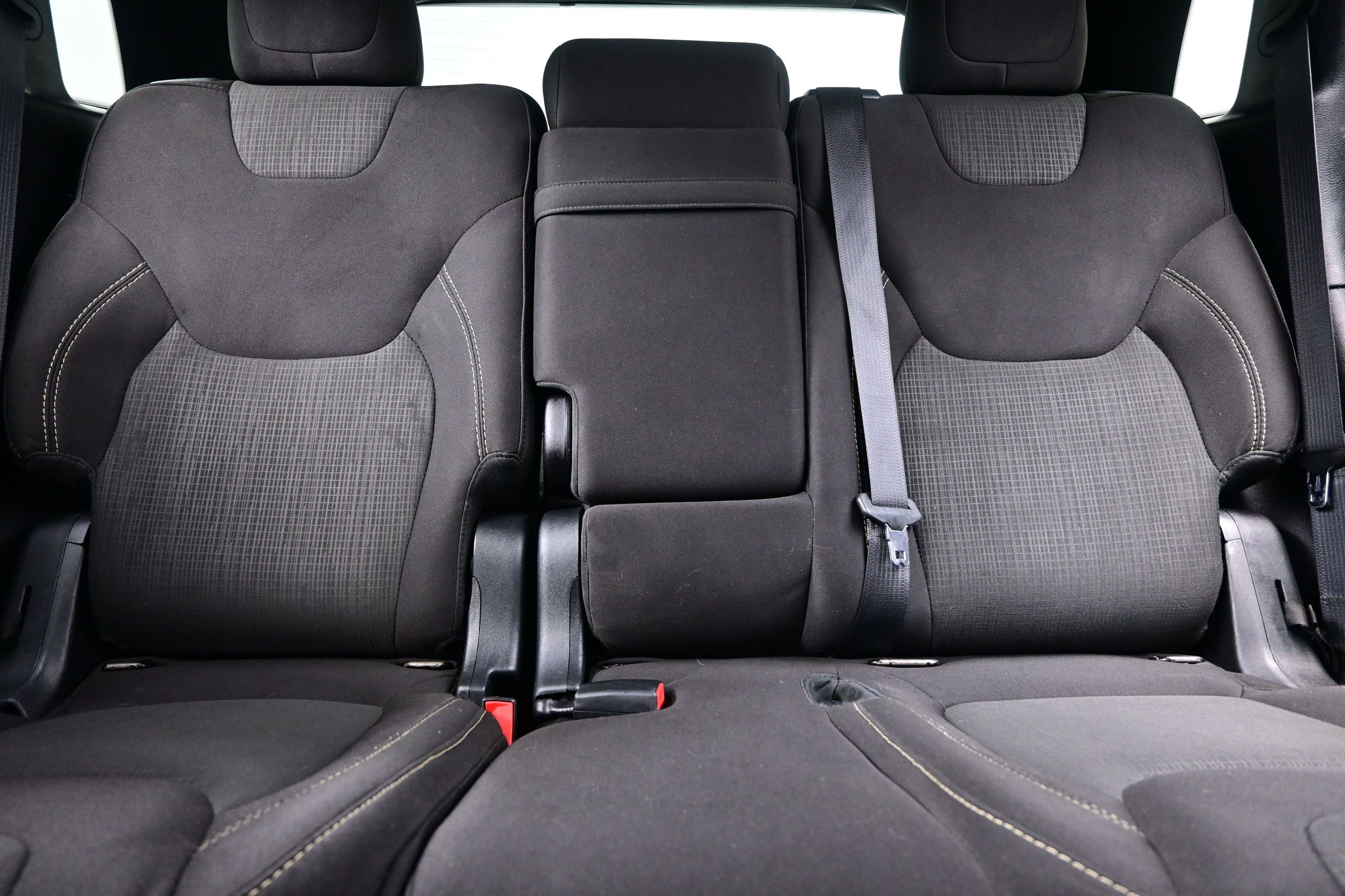 Used 2016 Jeep Cherokee Latitude w/ Comfort/Convenience Group image 15