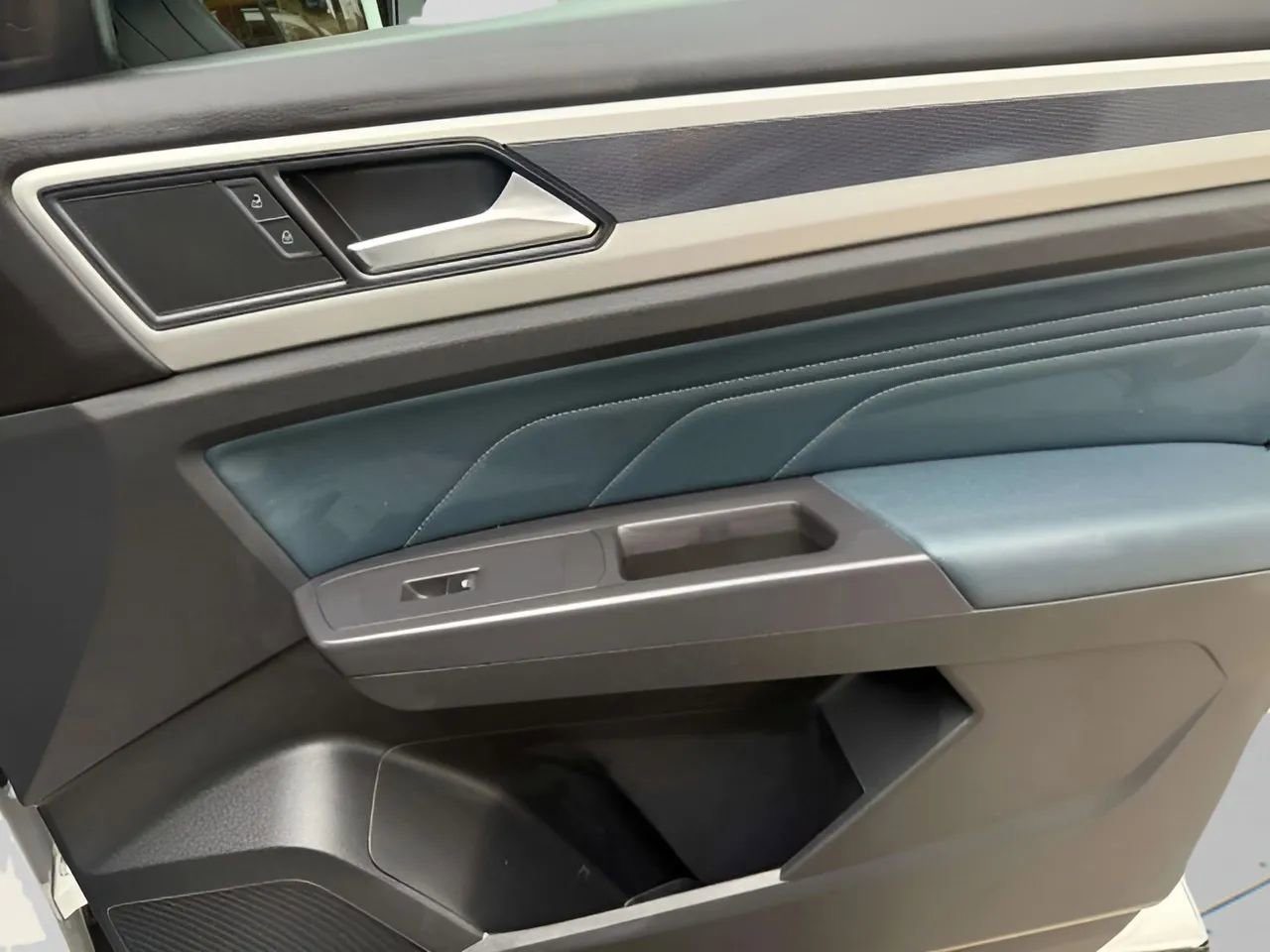 Used 2021 Volkswagen Atlas Cross Sport SEL image 20