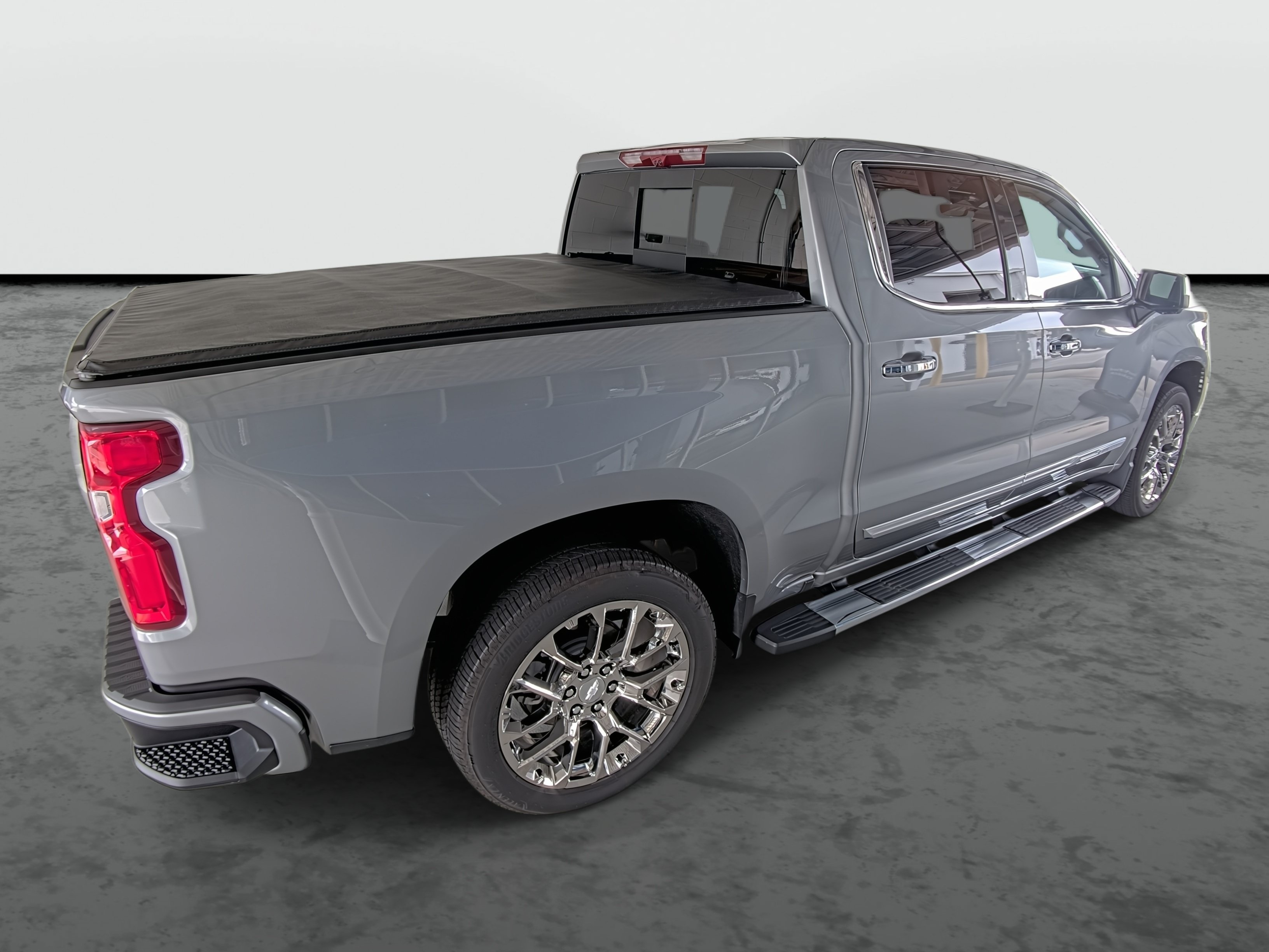 Used 2025 Chevrolet Silverado 1500 High Country w/ High Country Premium Package AWD/4WD image 14