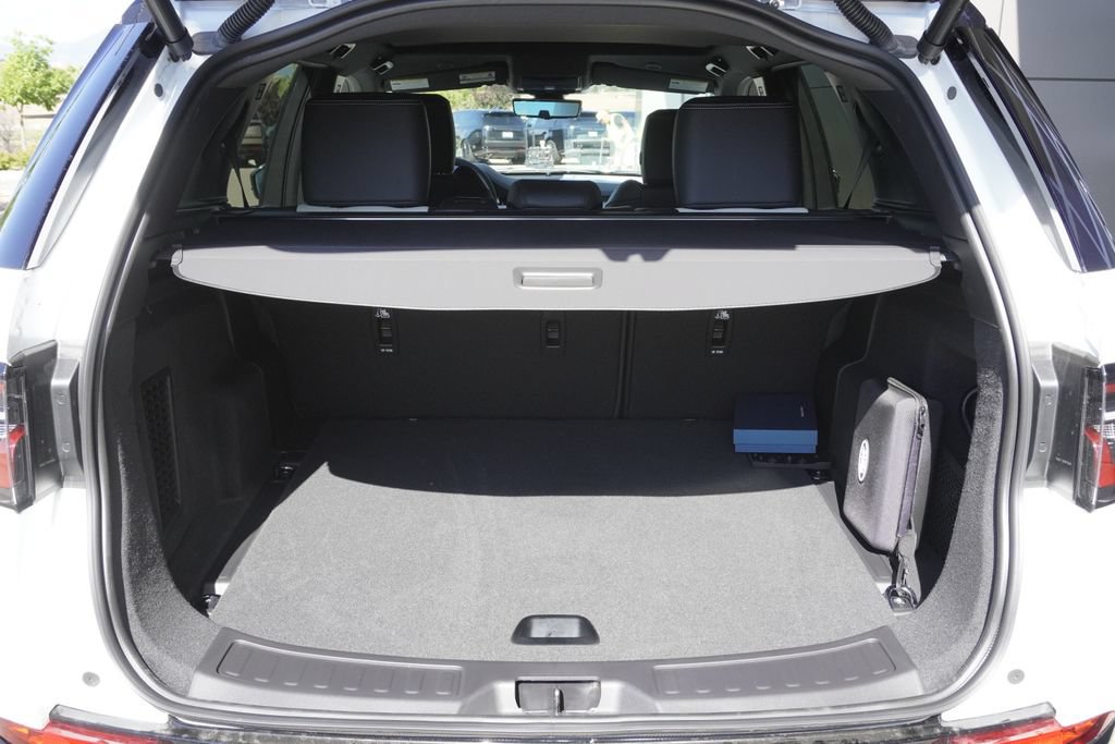 New 2026 Land Rover Discovery Sport Landmark AWD/4WD image 31