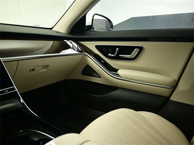 Used 2022 Mercedes-Benz S 580 4MATIC Sedan w/ Rear Seat Package image 30