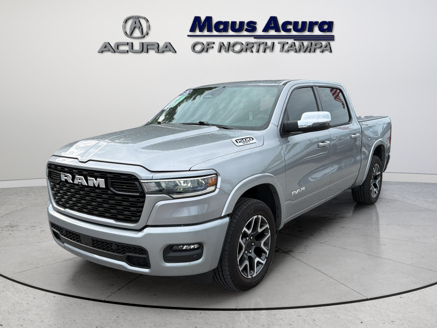 Used 2025 RAM 1500 Laramie AWD/4WD image 4