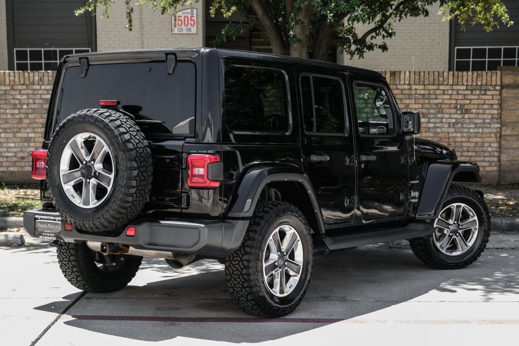 Used 2022 Jeep Wrangler Unlimited Sahara w/ LED Lighting Group AWD/4WD image 16
