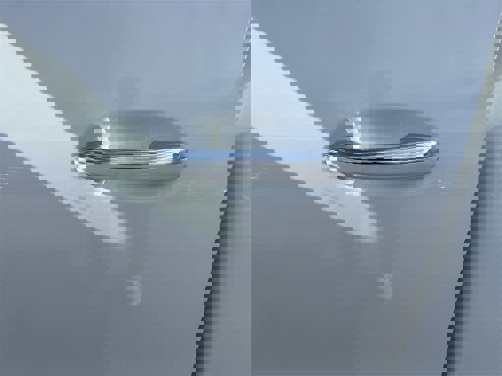 Used 2025 Mercedes-Benz GLC 300 4MATIC image 16