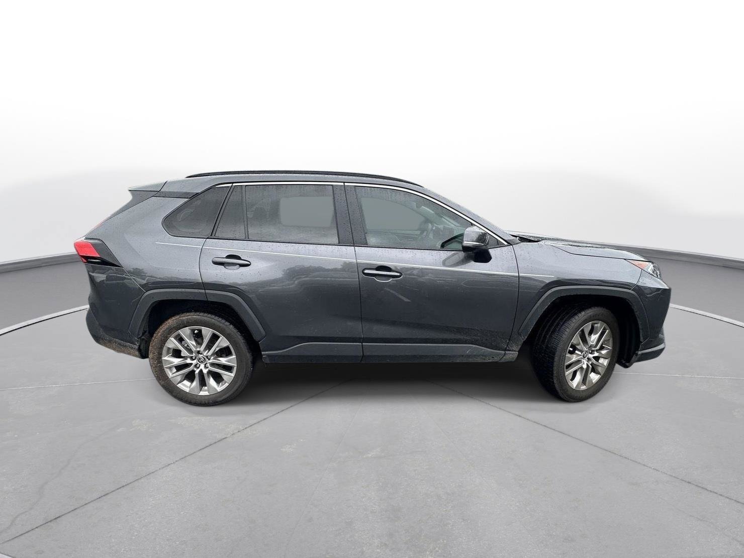Used 2021 Toyota RAV4 XLE Premium FWD image 5