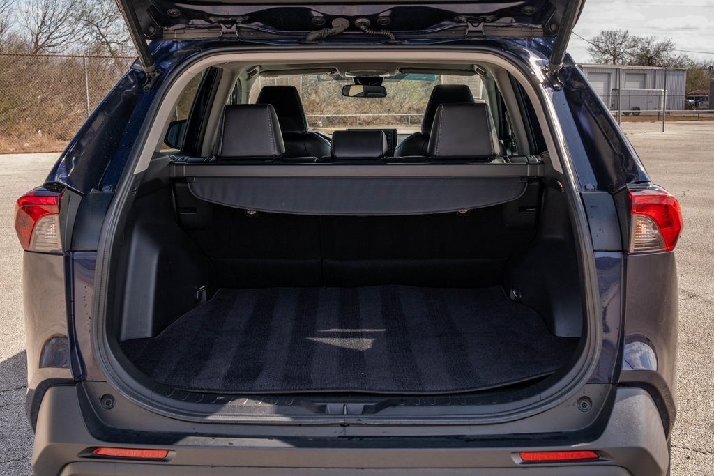 Used 2021 Toyota RAV4 XLE Premium image 24