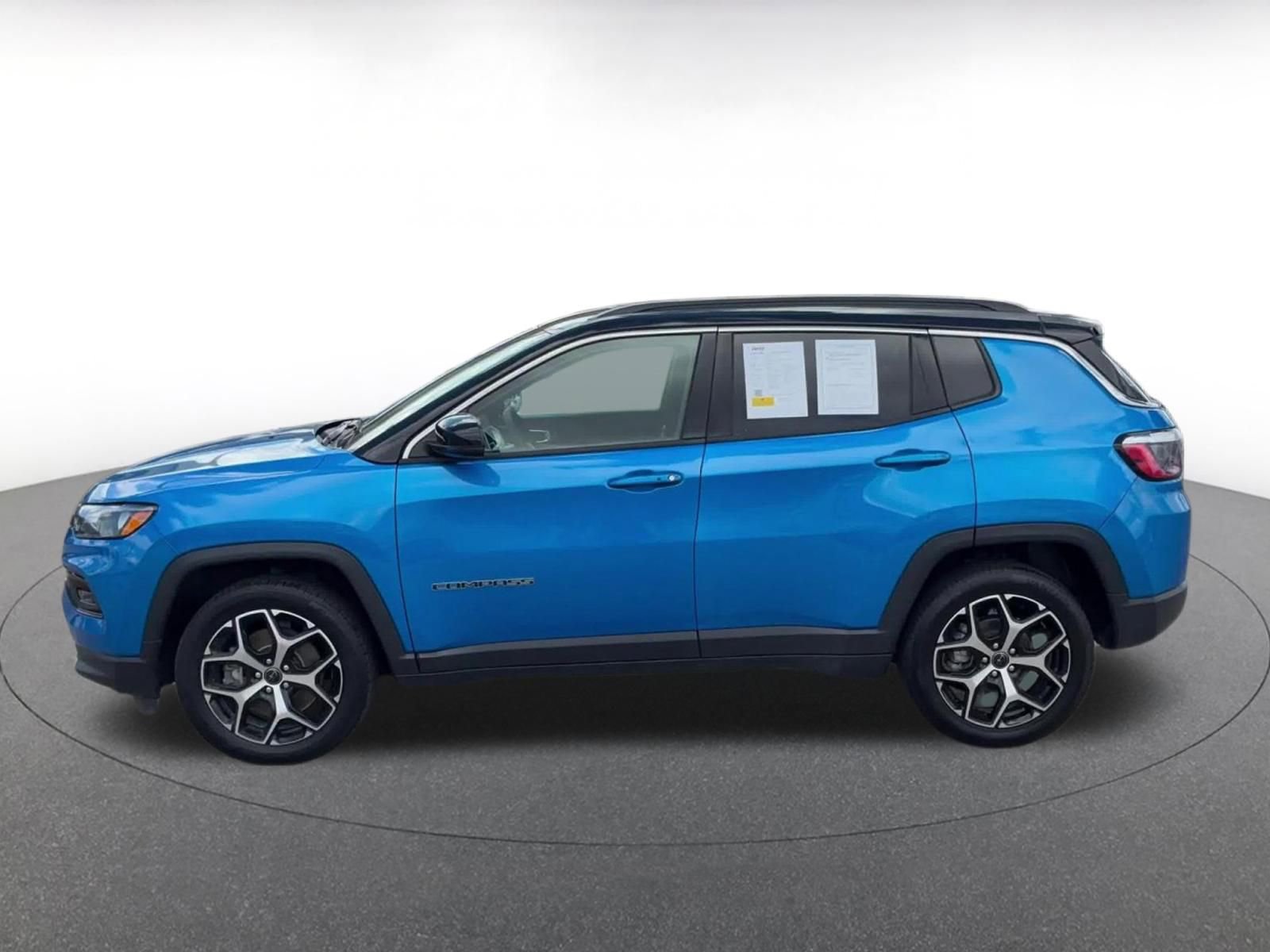 Used 2025 Jeep Compass Limited image 7