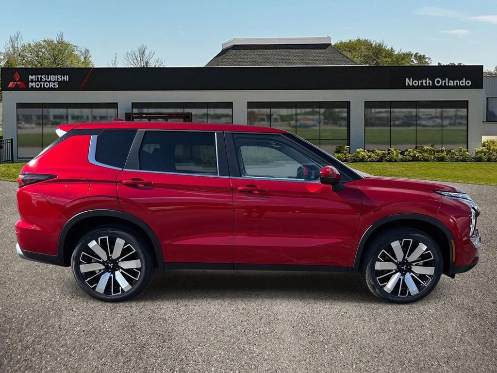 New 2025 Mitsubishi Outlander SE image 2