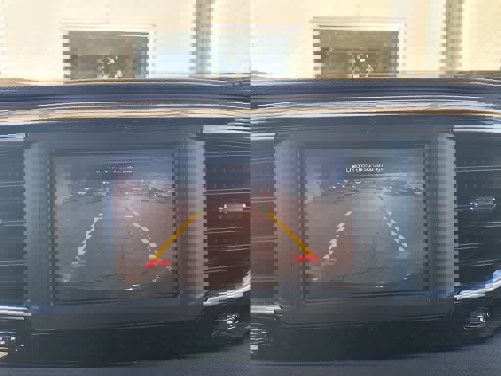 Used 2023 Chrysler Voyager LX image 30