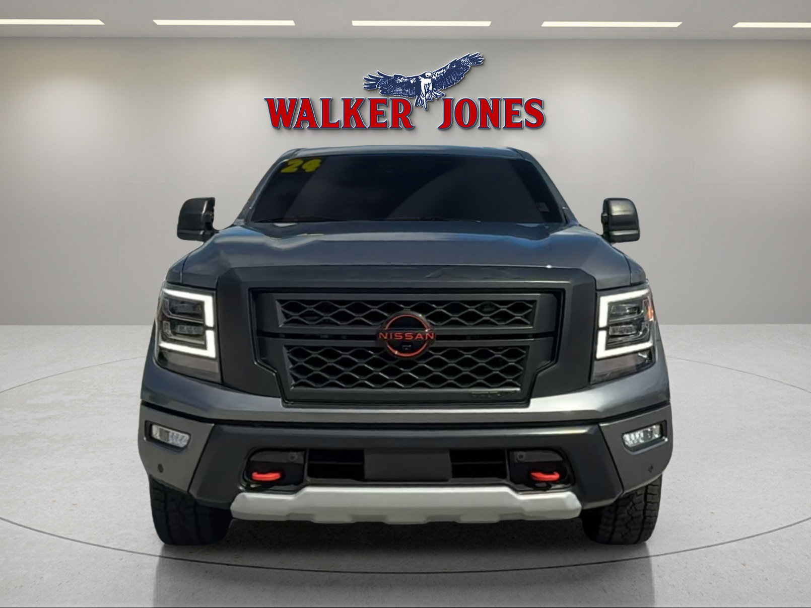 Used 2024 Nissan Titan PRO-4X image 8