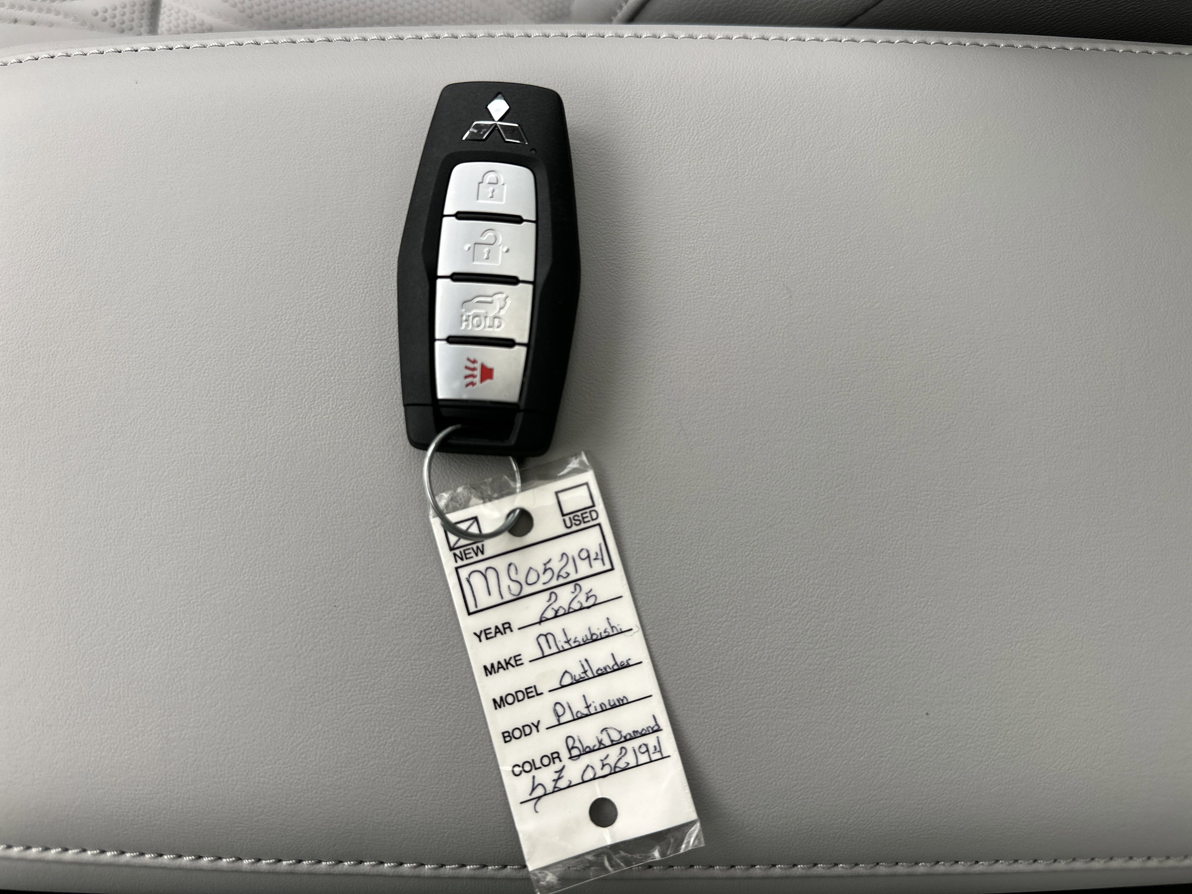 Used 2025 Mitsubishi Outlander AWD image 19