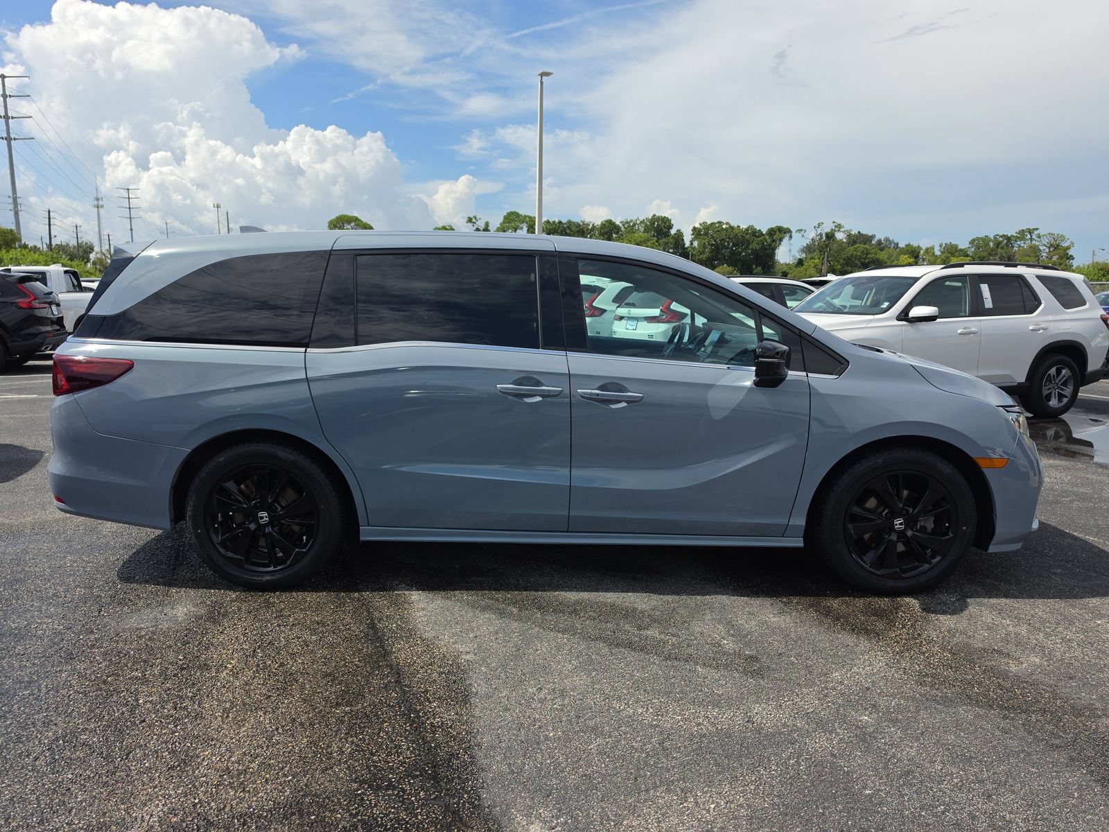 Used 2024 Honda Odyssey Sport image 3