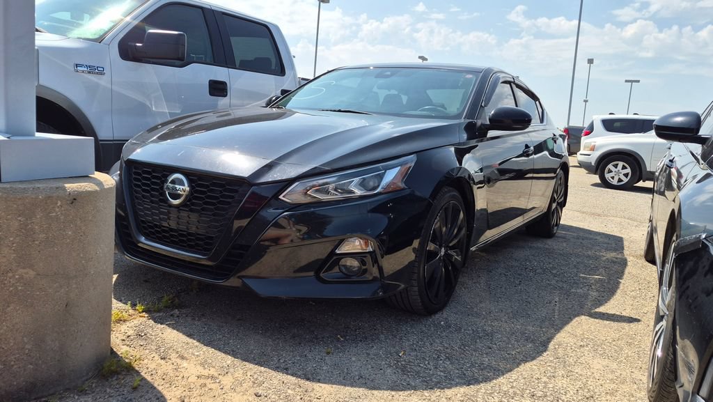 Used 2022 Nissan Altima 2.5 SR w/ Midnight Edition Package AWD/4WD image 1