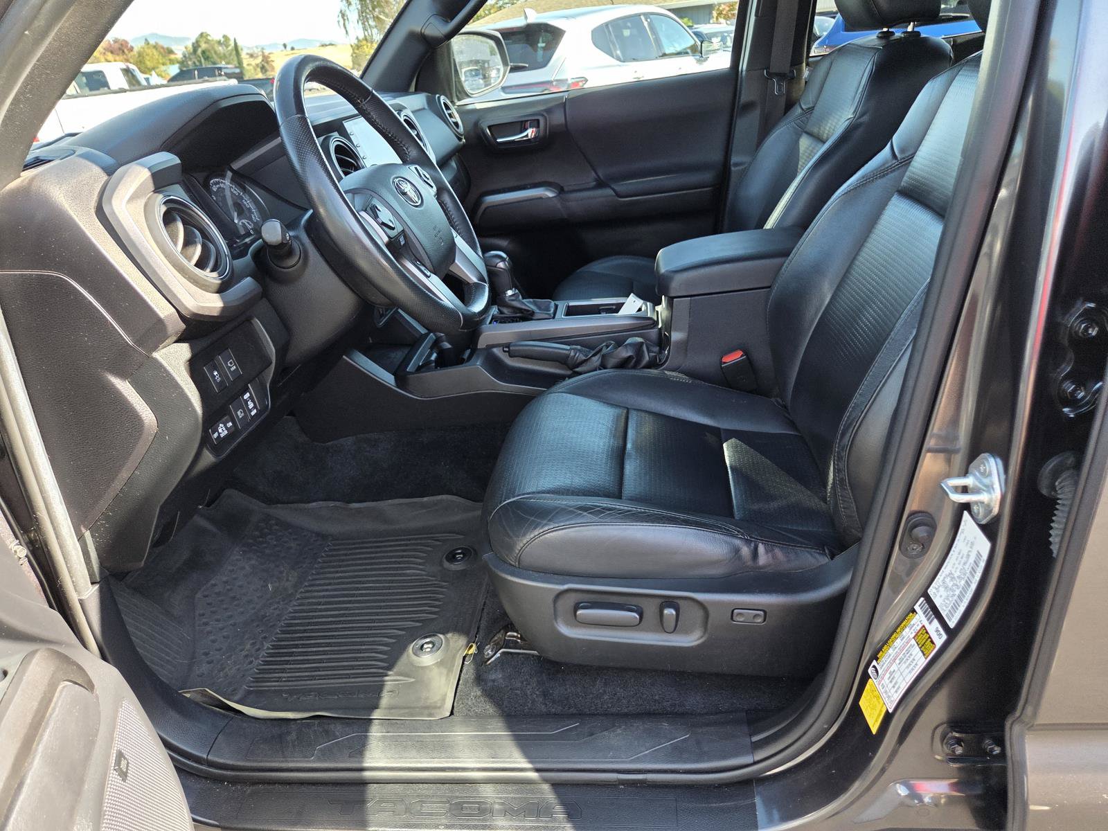 Used 2021 Toyota Tacoma TRD Off-Road w/ TRD Premium Off Road Package AWD/4WD image 10