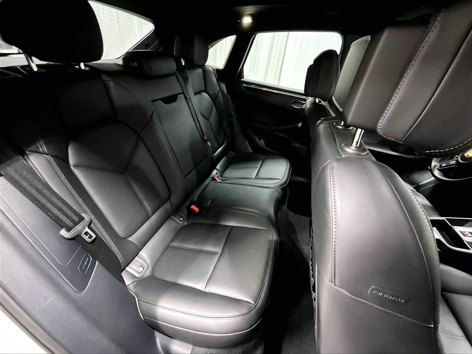 Used 2025 Porsche Macan GTS image 31