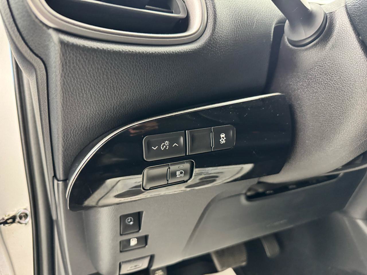 Used 2022 Toyota Prius Prime LE FWD image 13