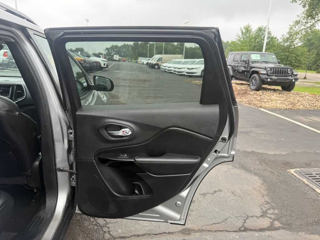 Used 2021 Jeep Cherokee Latitude Plus AWD/4WD image 44