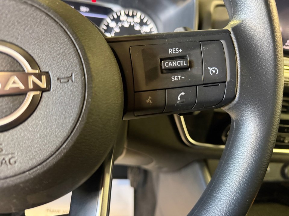 Used 2023 Nissan Rogue S AWD/4WD image 23