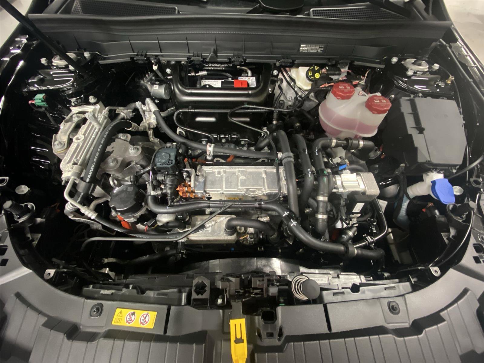 Used 2024 Mercedes-Benz EQB 300 4MATIC image 21