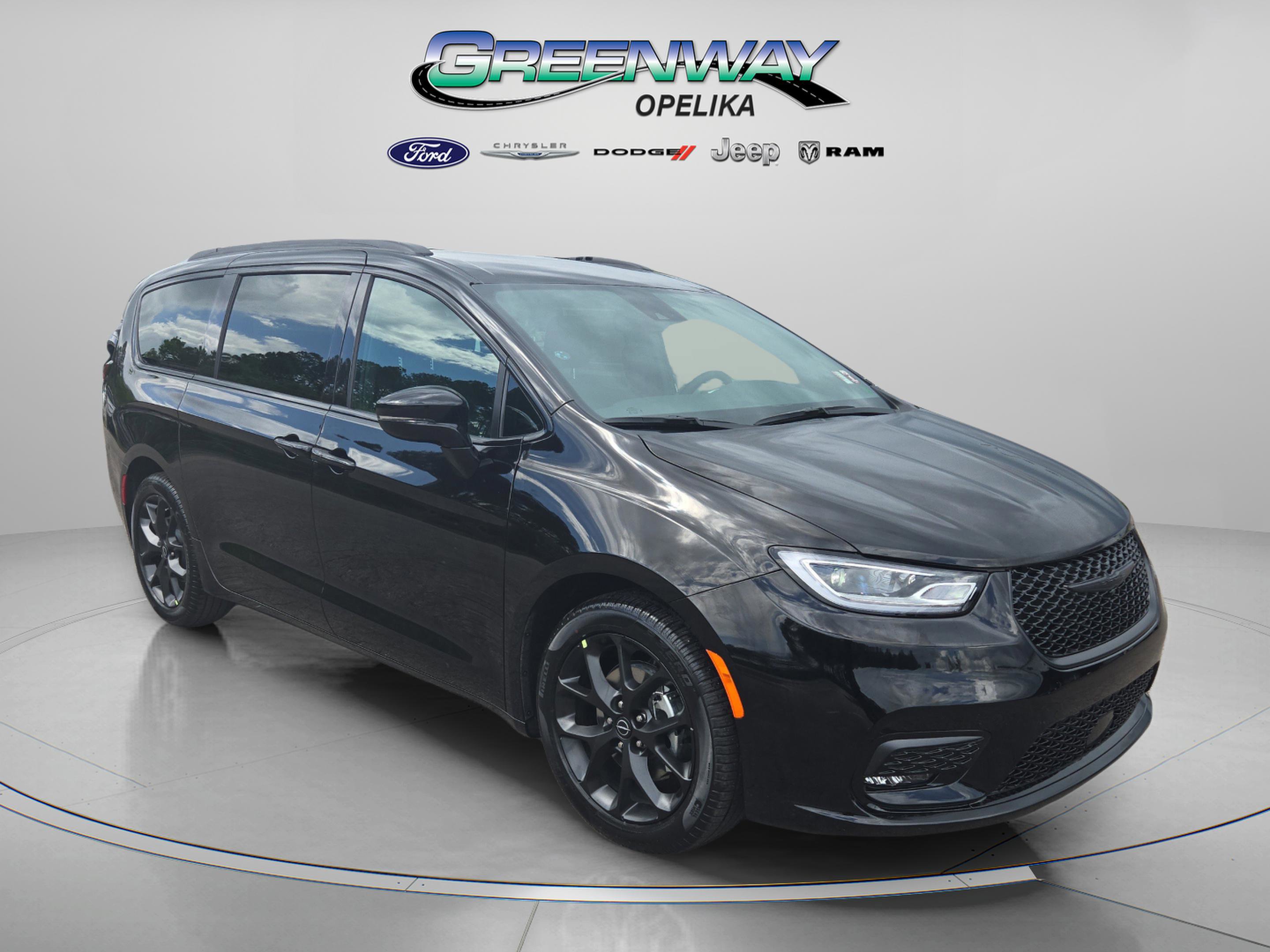 New 2026 Chrysler Pacifica Select image 1