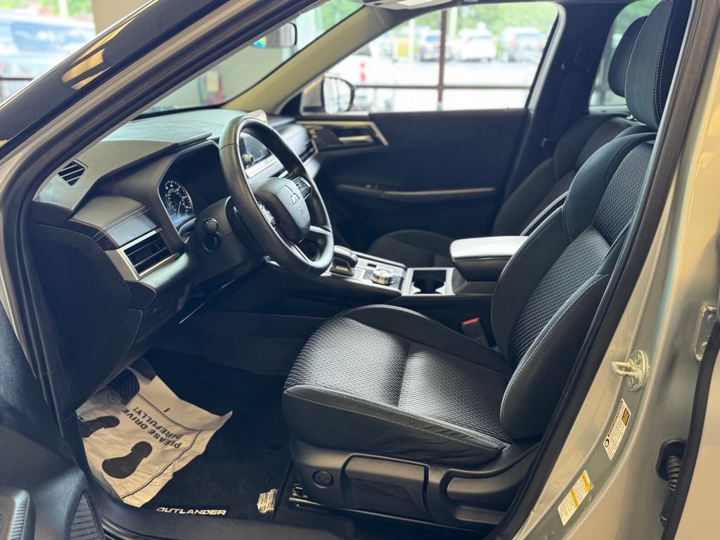 Used 2022 Mitsubishi Outlander ES AWD/4WD image 7