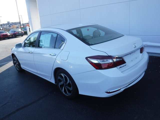 Used 2017 Honda Accord EX-L image 10