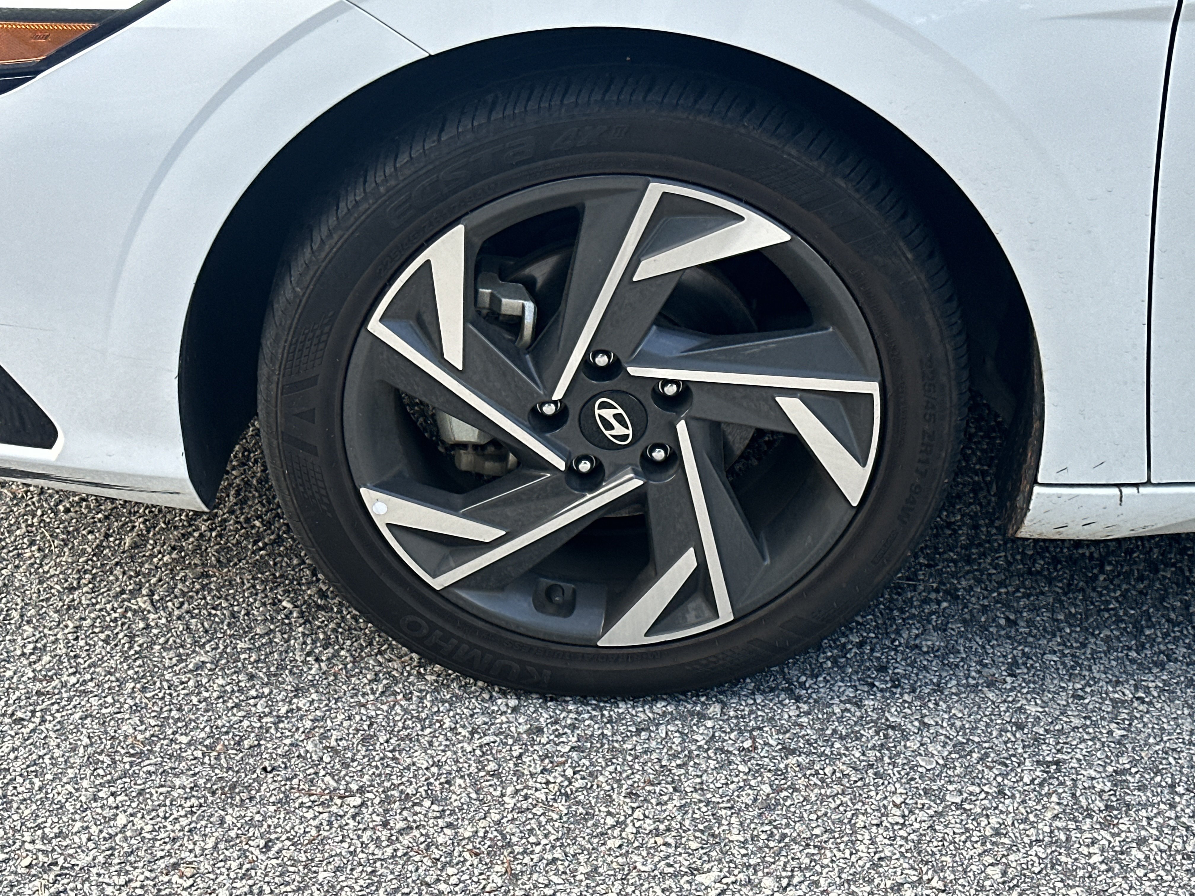 Used 2024 Hyundai Elantra Limited FWD image 11