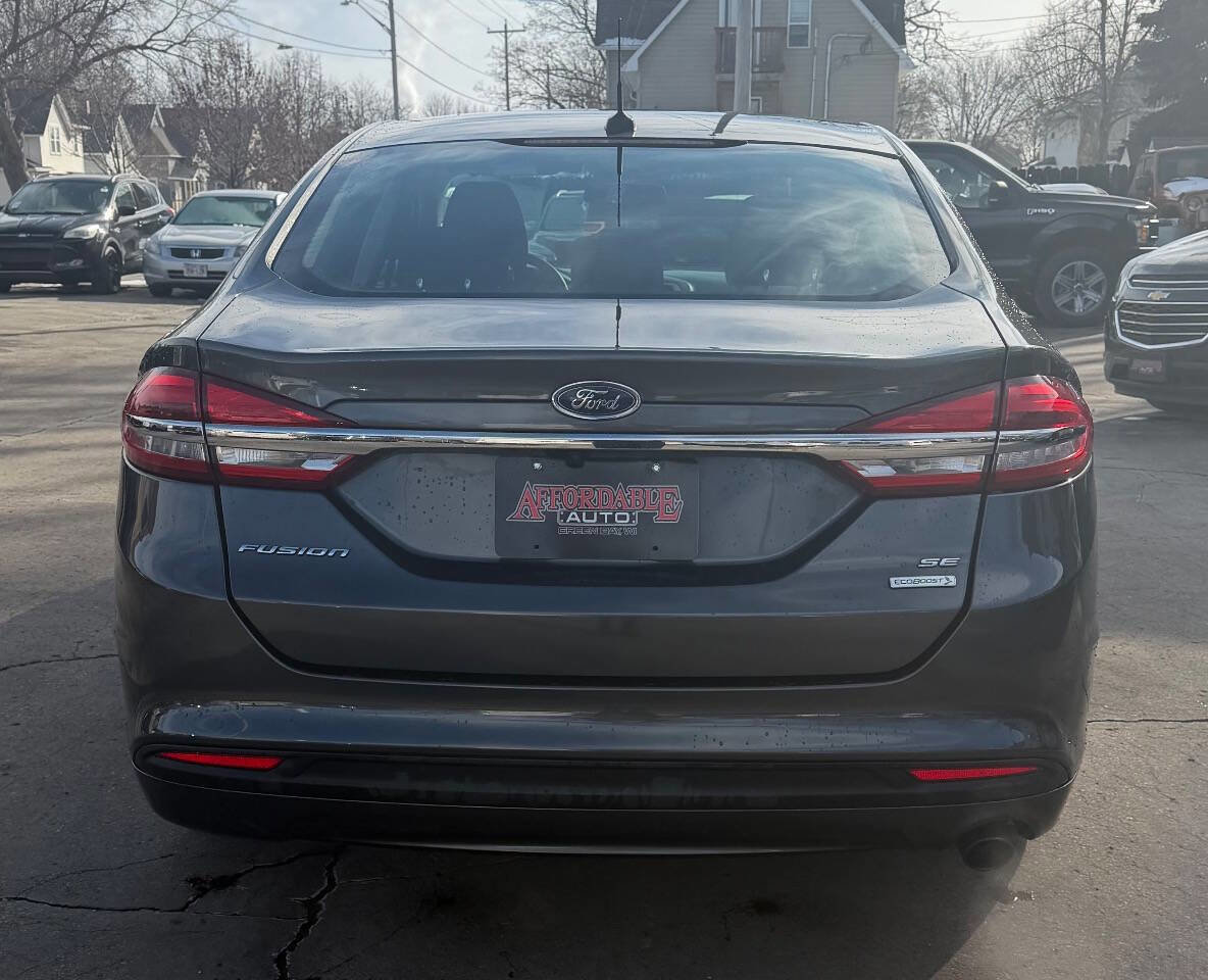 Used 2018 Ford Fusion SE image 13