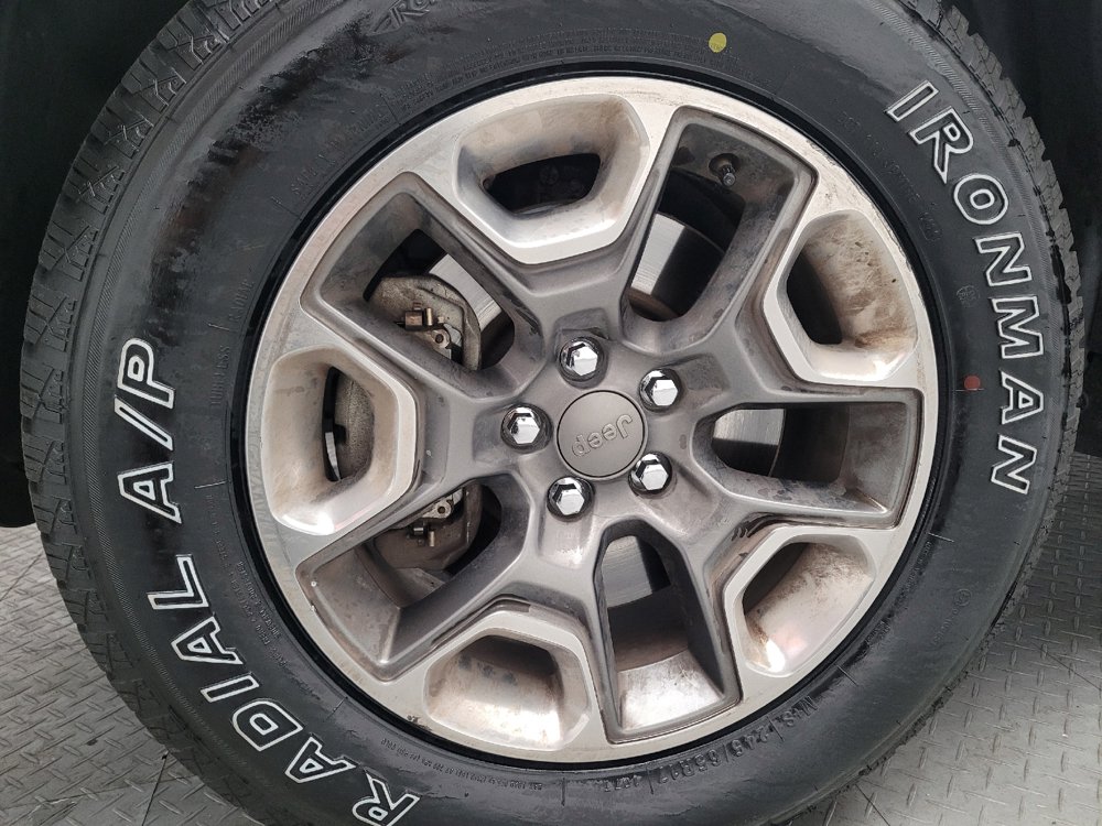 Used 2019 Jeep Cherokee Trailhawk AWD/4WD image 31