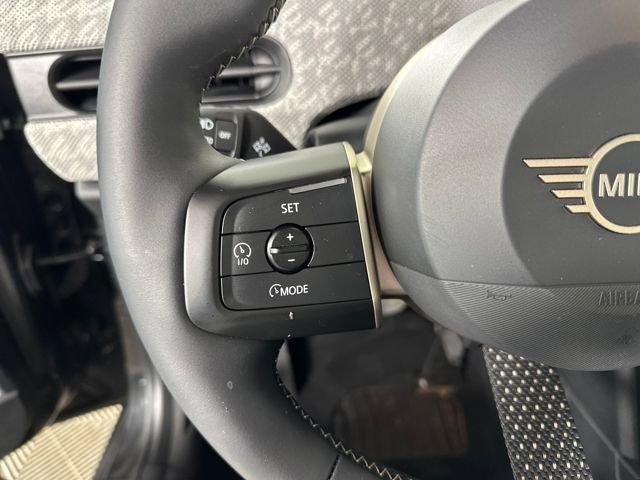 Used 2025 MINI Cooper 2-Door Hardtop image 15