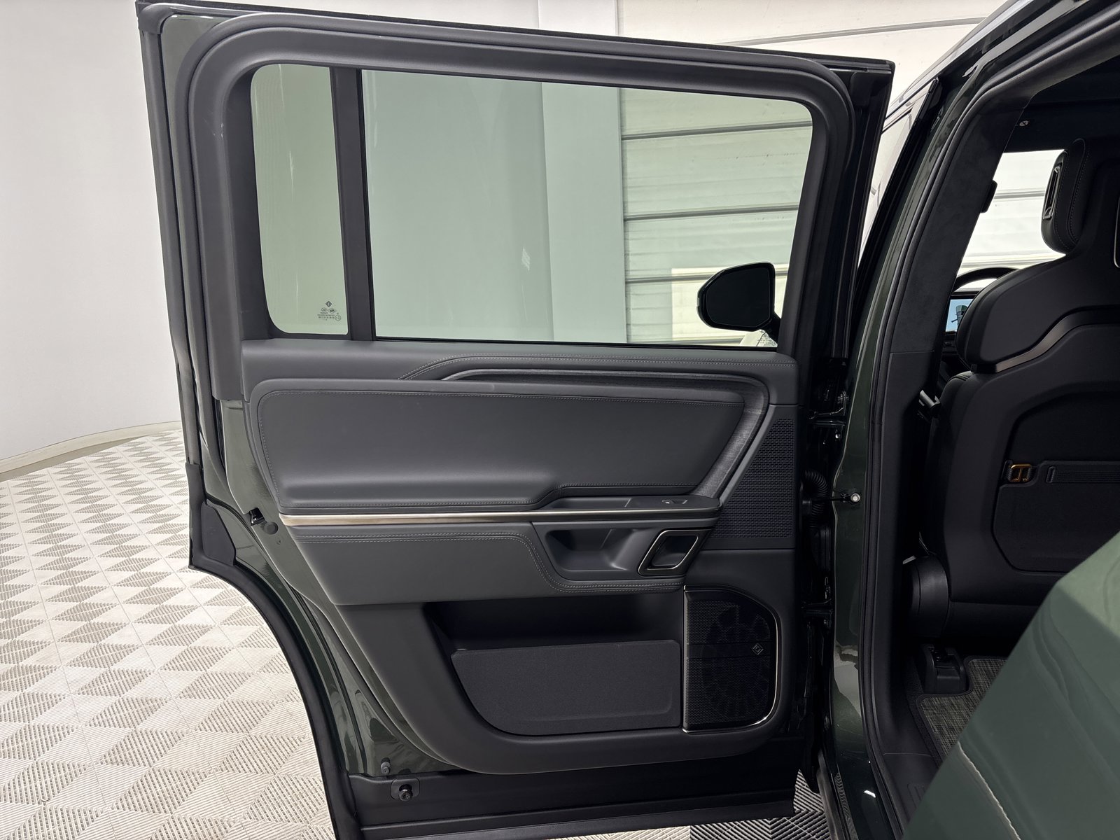 Used 2024 Rivian R1S Adventure AWD/4WD image 17
