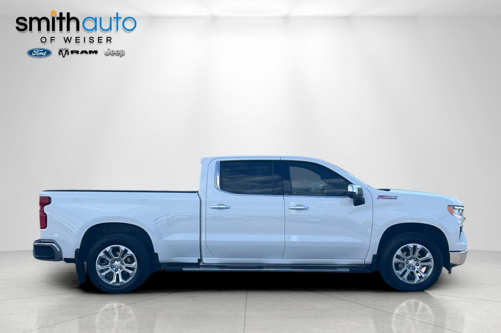 Used 2023 Chevrolet Silverado 1500 LTZ w/ Technology Package AWD/4WD image 3