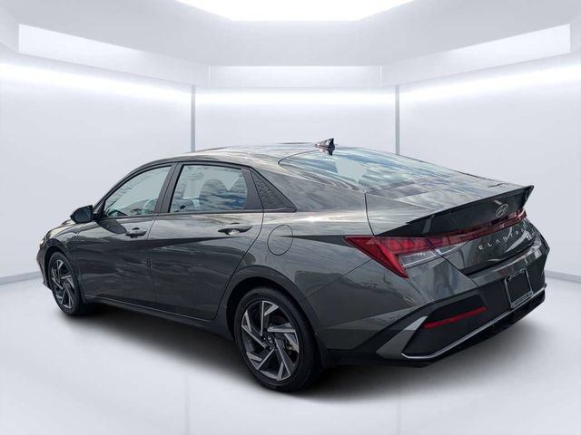Used 2025 Hyundai Elantra SEL FWD image 5