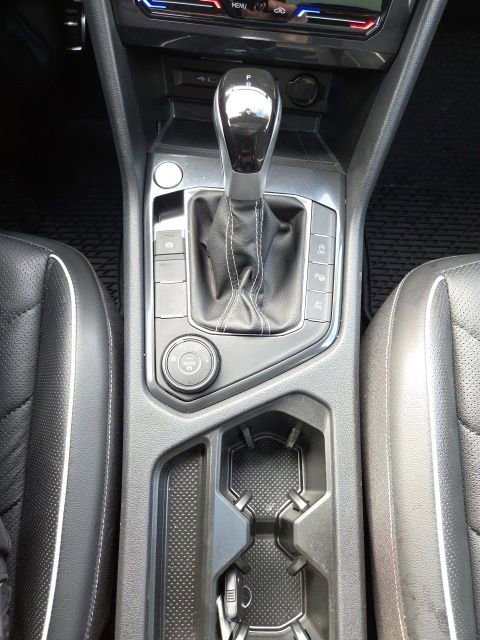 Certified 2024 Volkswagen Tiguan SEL R-Line image 21