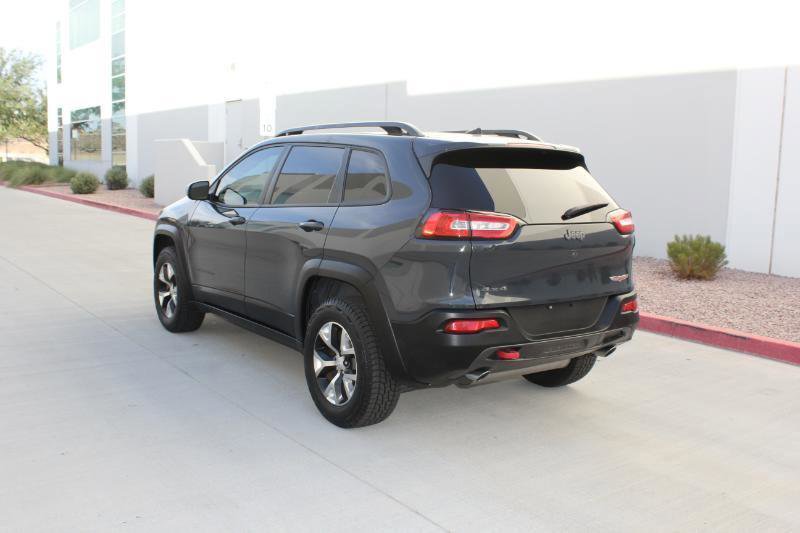 Used 2017 Jeep Cherokee Trailhawk AWD/4WD image 7