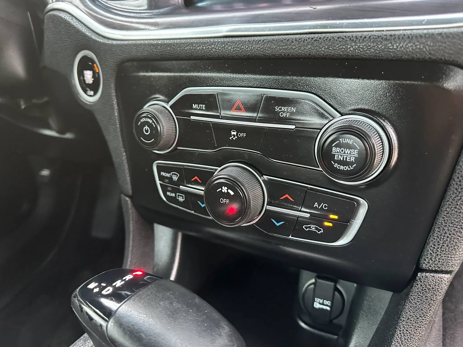 Used 2017 Dodge Charger SE RWD image 30
