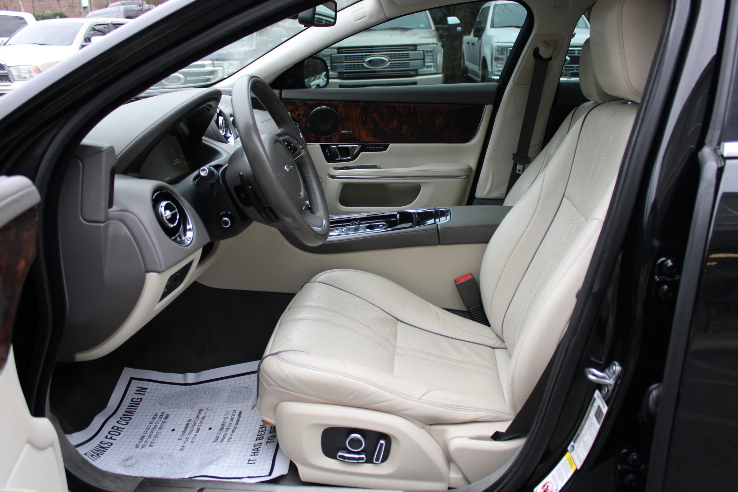 Used 2017 Jaguar XJ R-Sport AWD/4WD image 18