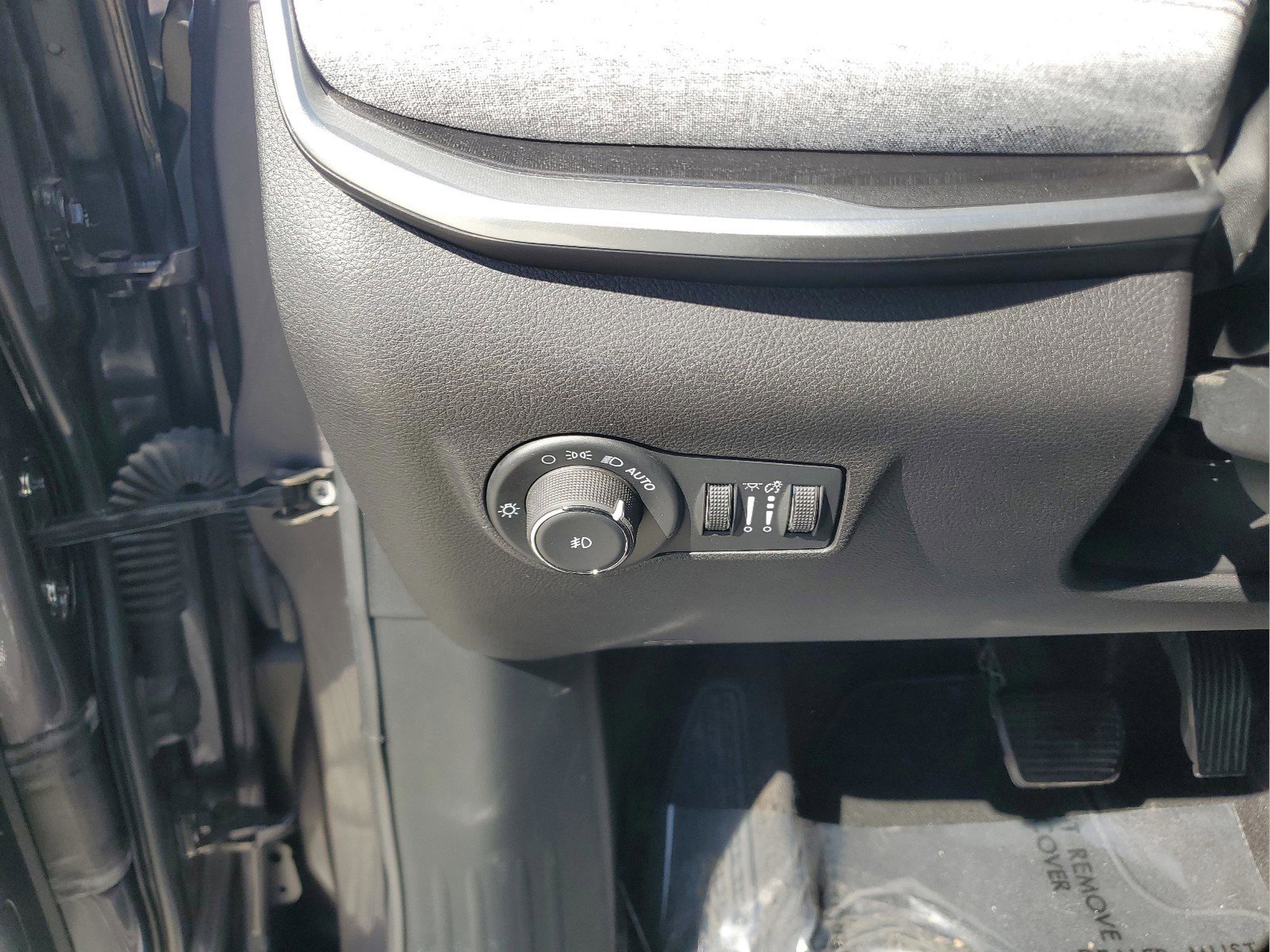 Certified 2024 Jeep Compass Latitude image 32