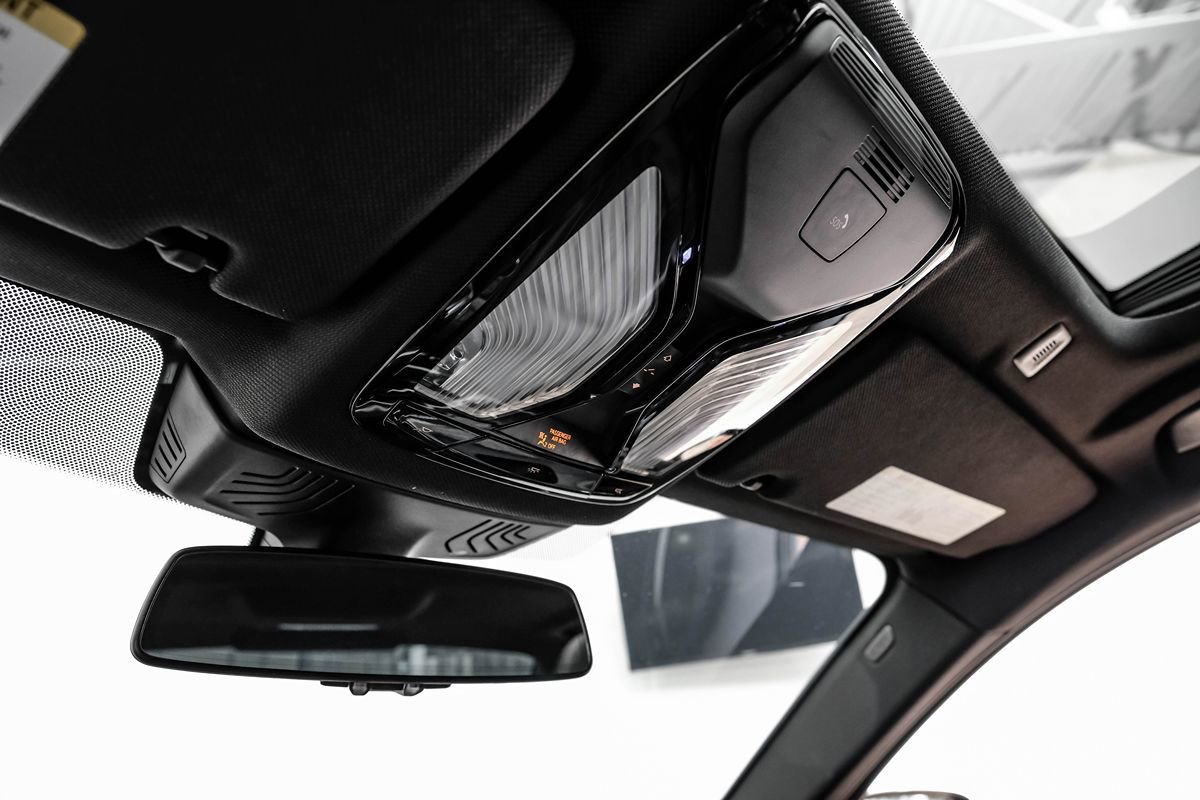 Used 2018 BMW M550i xDrive image 26