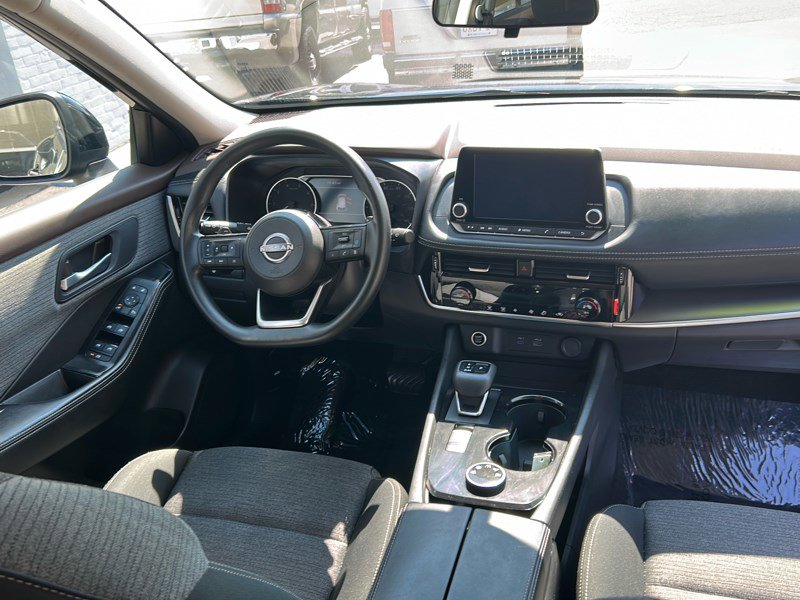 Used 2022 Nissan Rogue SV image 11