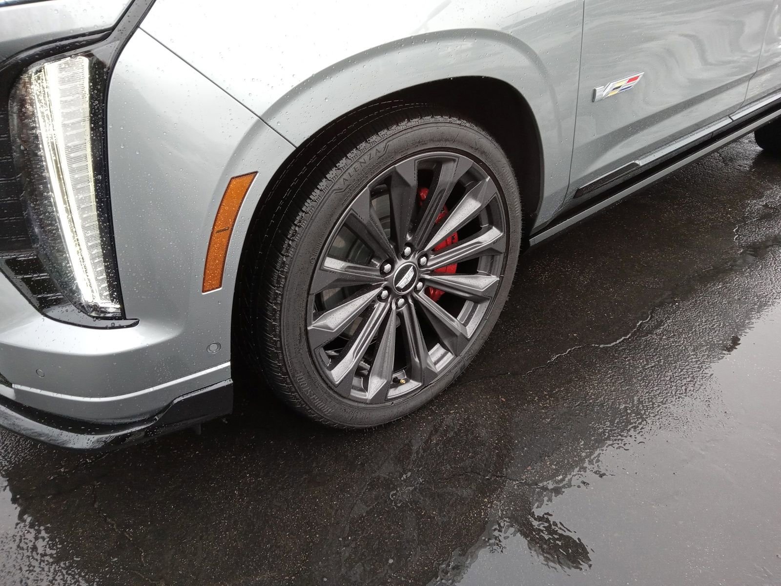 Used 2025 Cadillac Escalade V image 6