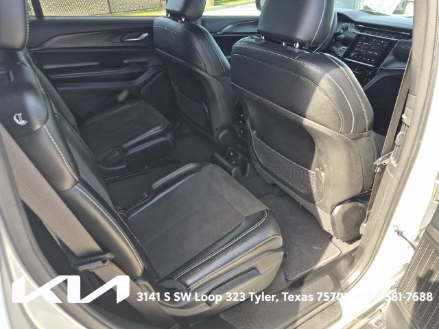 Used 2023 Jeep Grand Cherokee L Laredo AWD/4WD image 16