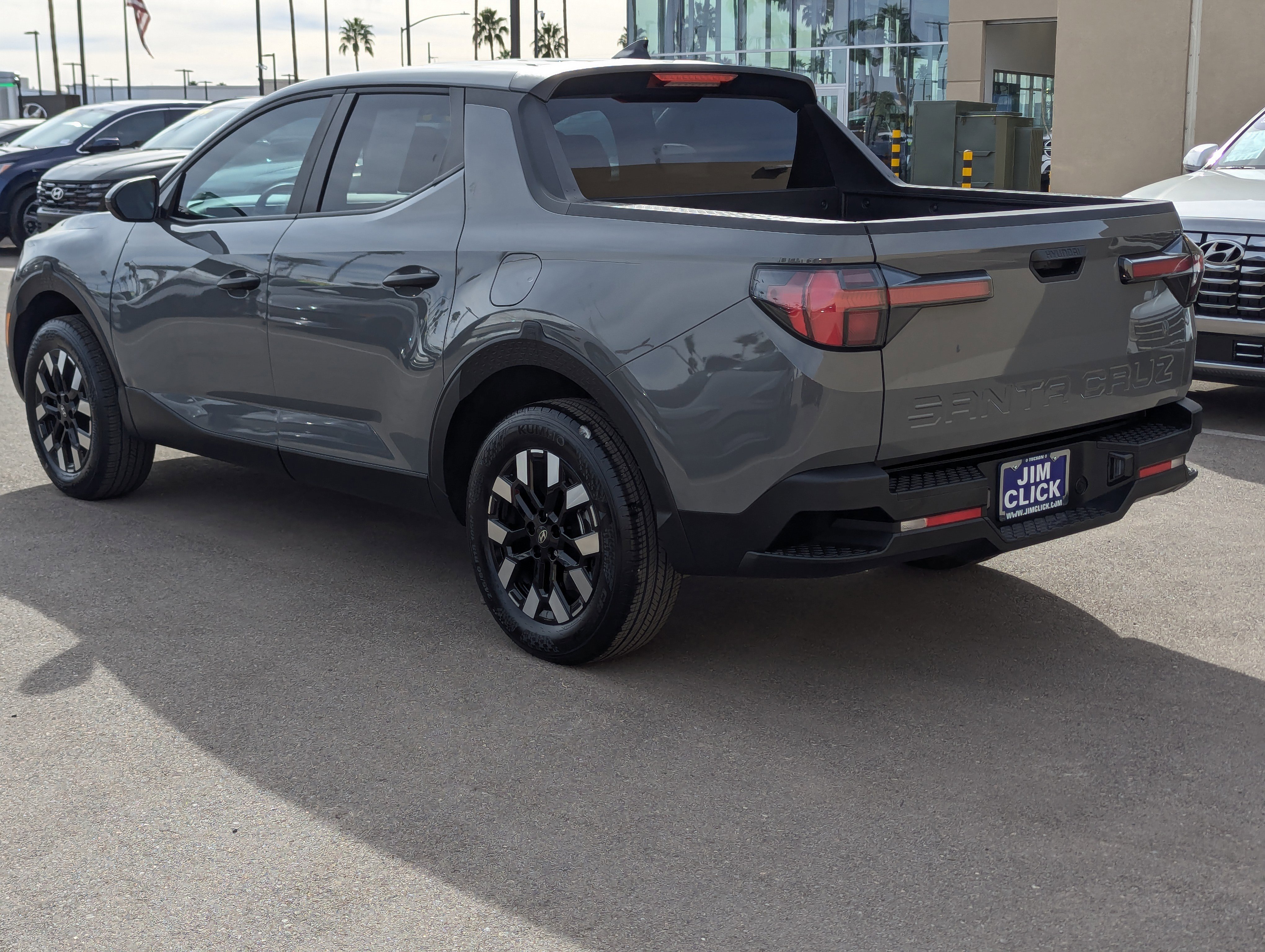 Certified 2025 Hyundai Santa Cruz SE image 4