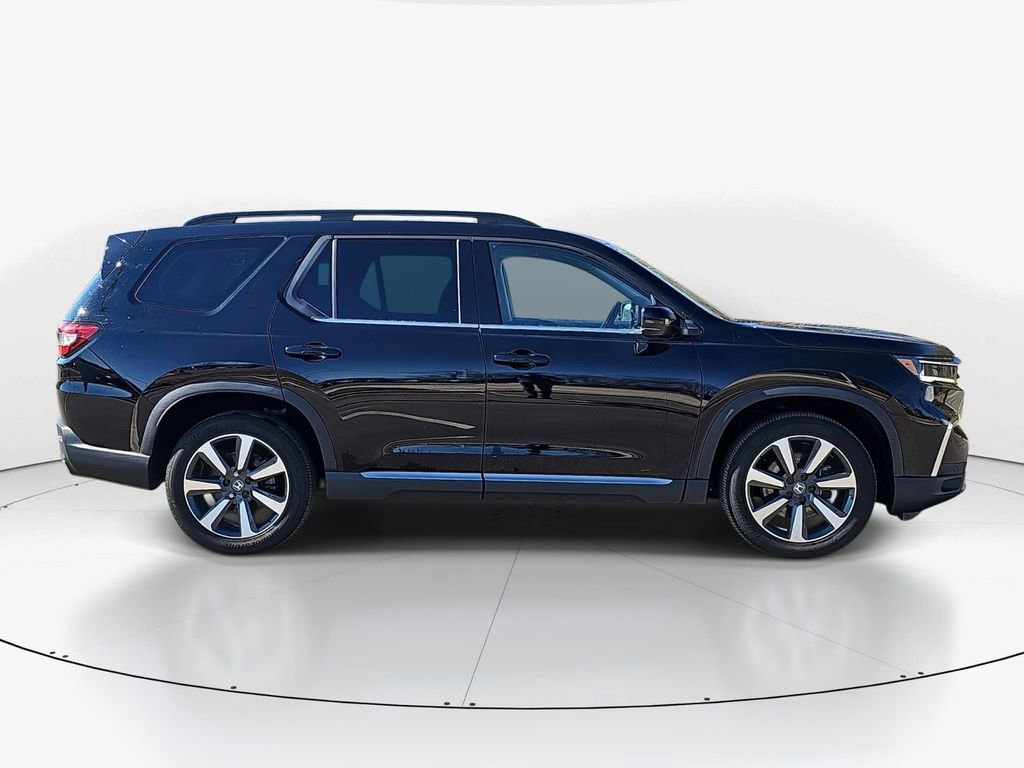 Used 2025 Honda Pilot Touring image 6