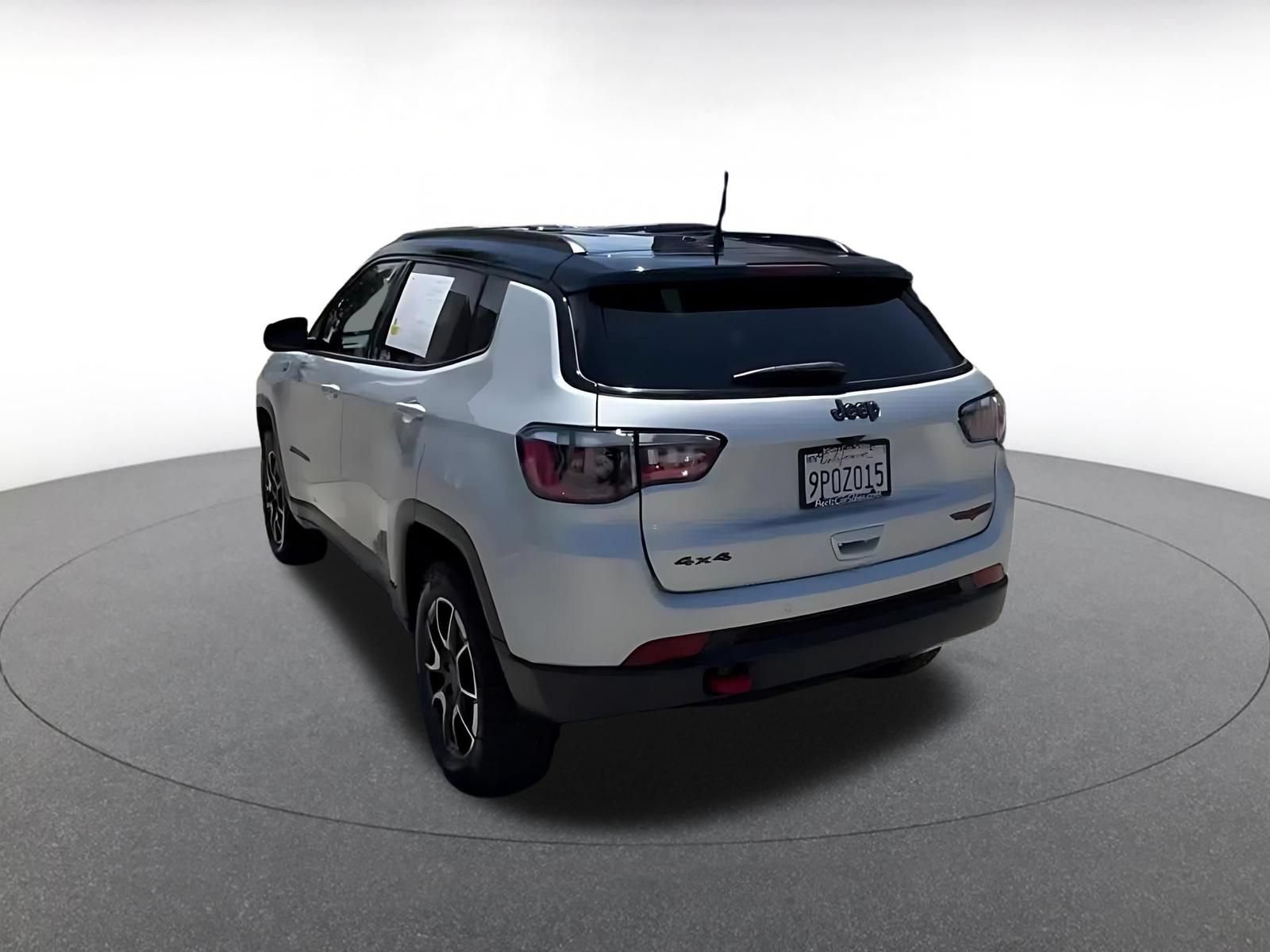 Used 2025 Jeep Compass Trailhawk AWD/4WD image 10